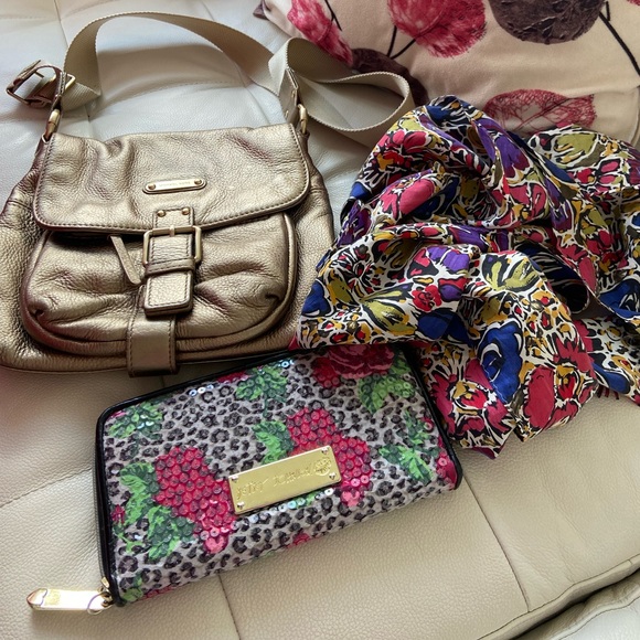 Betsey Johnson Sequined Rose Wallet π€πΉ - Picture 6 of 11